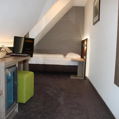 Landhotel فندق