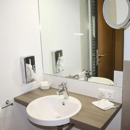 Ξενοδοχείο Landhotel 4*